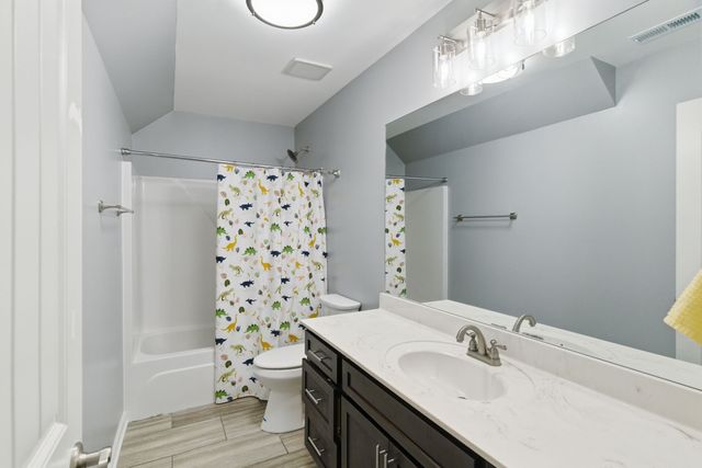 1038 Island Brook Dr, Hendersonville, TN 37075