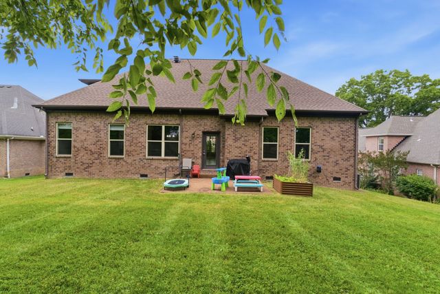 1038 Island Brook Dr, Hendersonville, TN 37075