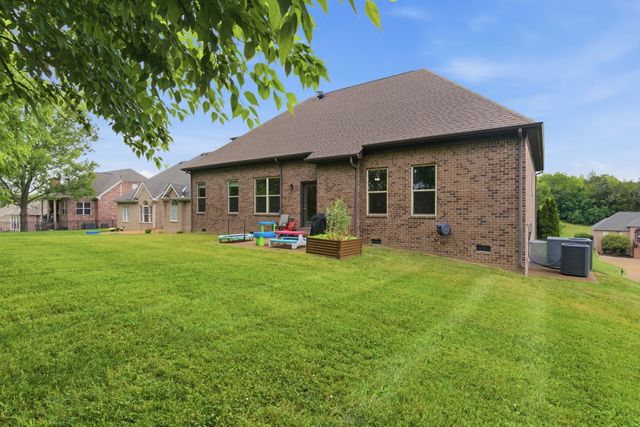 1038 Island Brook Dr, Hendersonville, TN 37075