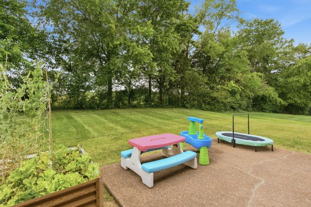 1038 Island Brook Dr, Hendersonville, TN 37075