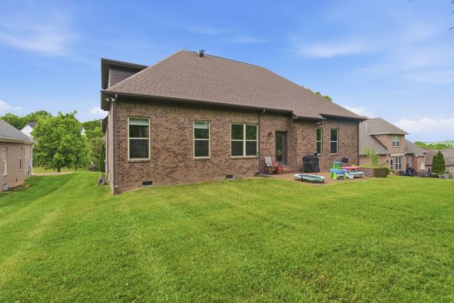 1038 Island Brook Dr, Hendersonville, TN 37075