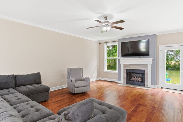 1038 Island Brook Dr, Hendersonville, TN 37075