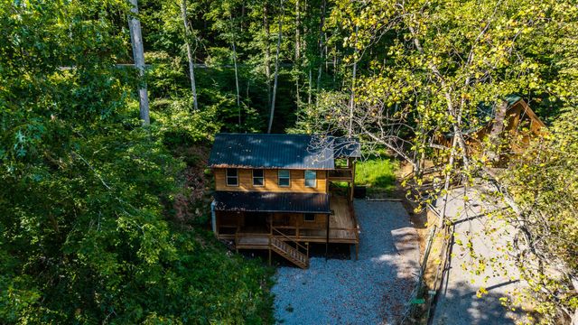 1423 School House Gap Rd, Sevierville, TN 37876