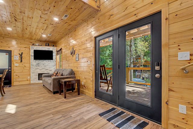 1423 School House Gap Rd, Sevierville, TN 37876