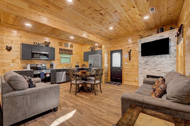 1423 School House Gap Rd, Sevierville, TN 37876
