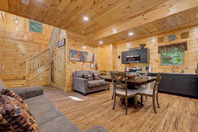 1423 School House Gap Rd, Sevierville, TN 37876