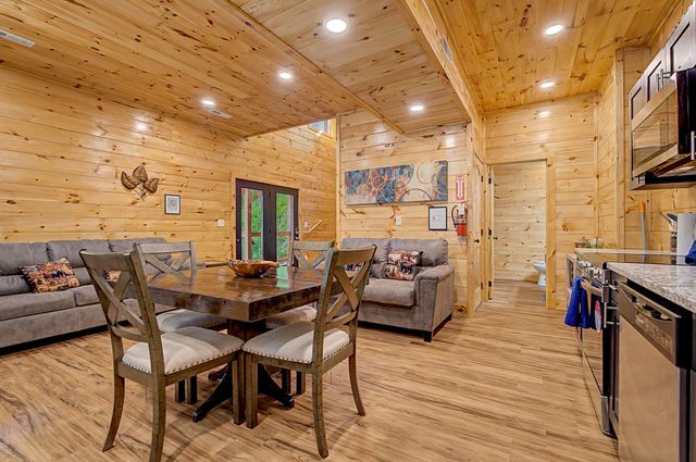 1423 School House Gap Rd, Sevierville, TN 37876