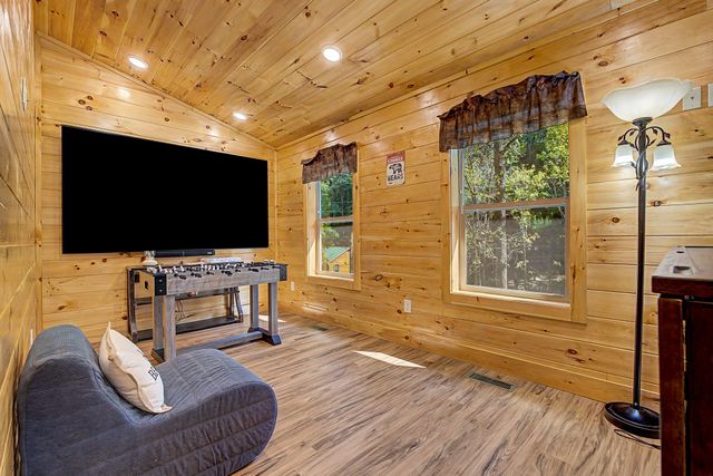 1423 School House Gap Rd, Sevierville, TN 37876