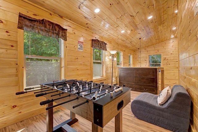 1423 School House Gap Rd, Sevierville, TN 37876