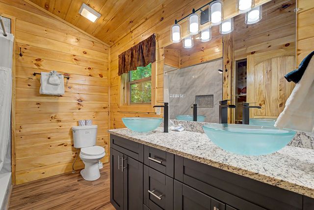 1423 School House Gap Rd, Sevierville, TN 37876