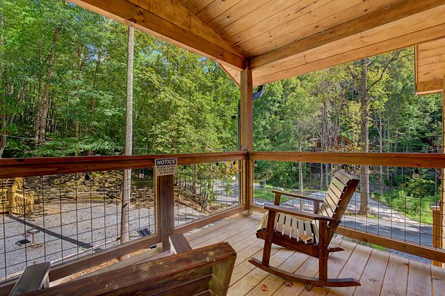 1423 School House Gap Rd, Sevierville, TN 37876