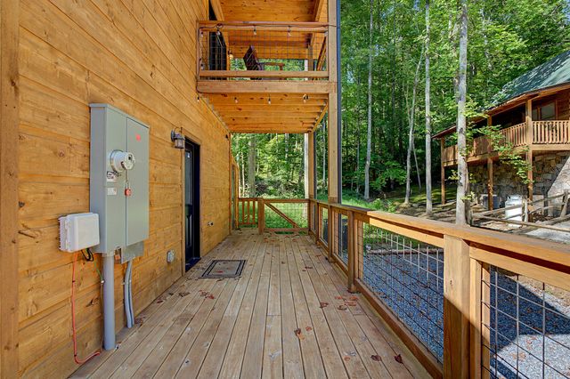 1423 School House Gap Rd, Sevierville, TN 37876