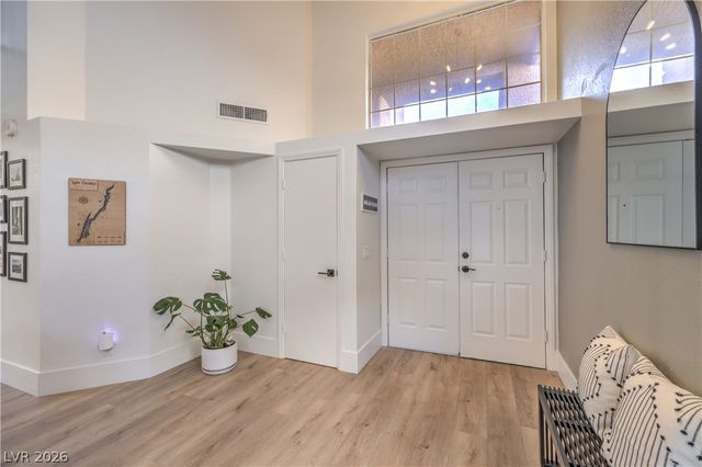 8352 SHORE BREEZE Drive, Las Vegas, NV 89128