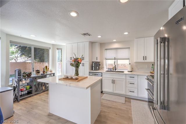 8352 SHORE BREEZE Drive, Las Vegas, NV 89128