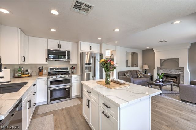 8352 SHORE BREEZE Drive, Las Vegas, NV 89128
