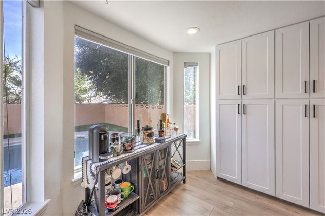8352 SHORE BREEZE Drive, Las Vegas, NV 89128