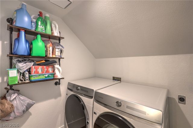 8352 SHORE BREEZE Drive, Las Vegas, NV 89128