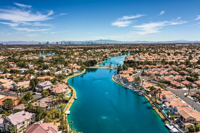 8352 SHORE BREEZE Drive, Las Vegas, NV 89128