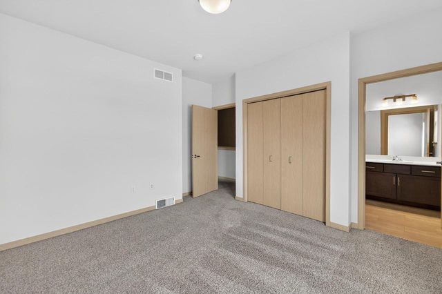 2816 No Oaks Ridge, Fitchburg, WI 53711