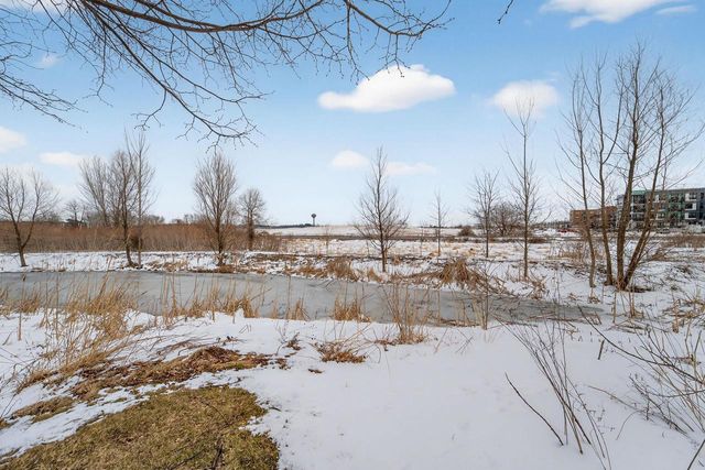 2816 No Oaks Ridge, Fitchburg, WI 53711