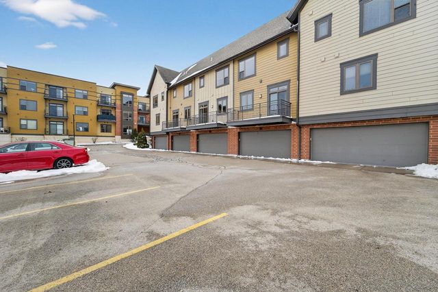 2816 No Oaks Ridge, Fitchburg, WI 53711