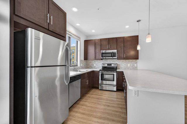 2816 No Oaks Ridge, Fitchburg, WI 53711