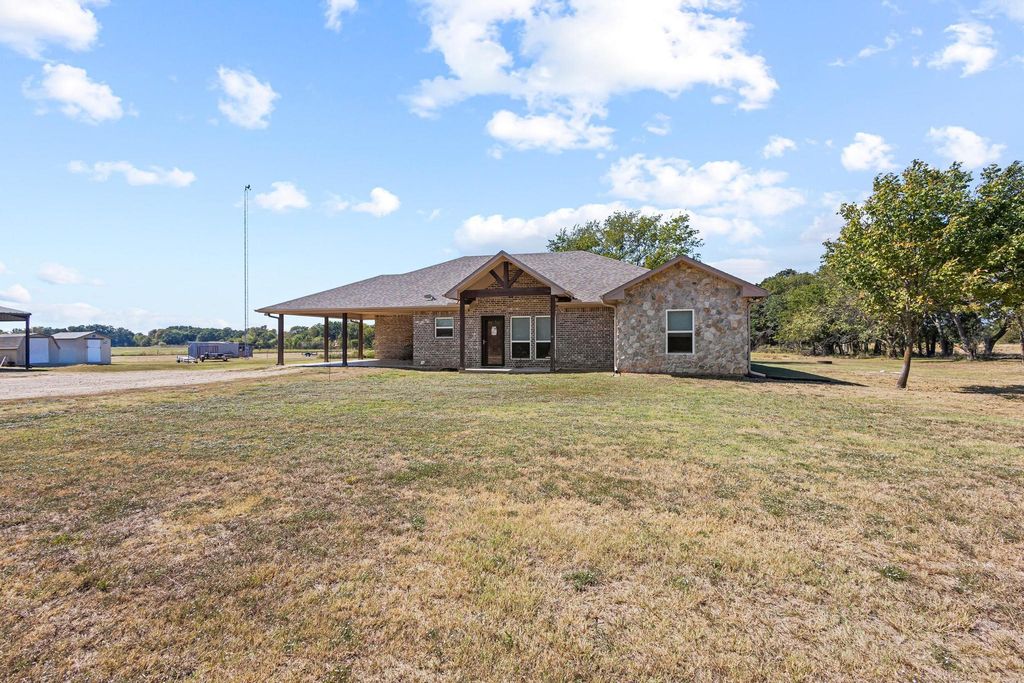 804 County Road 3615, Honey Grove, TX 75446