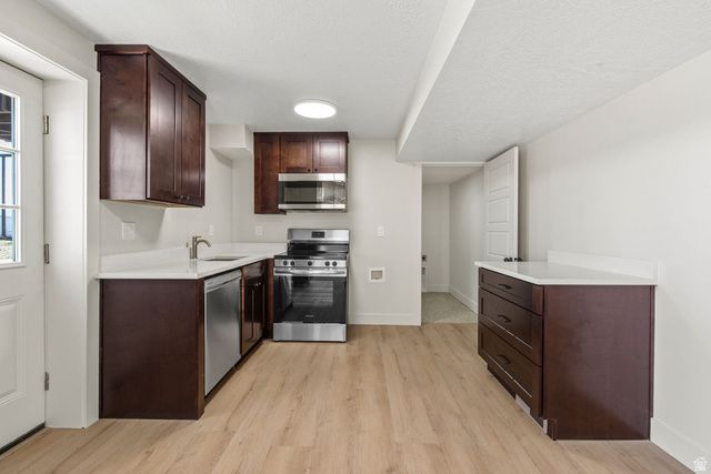 1103 W 950 N, Clinton, UT 84015