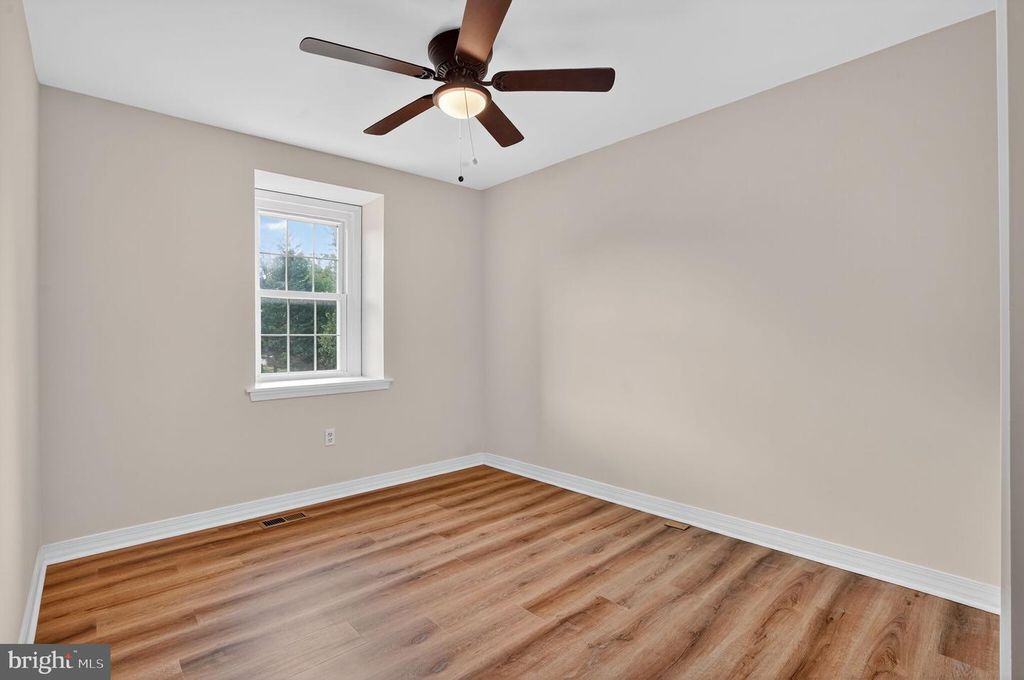 1160 LISA CT, Herndon, VA 20170