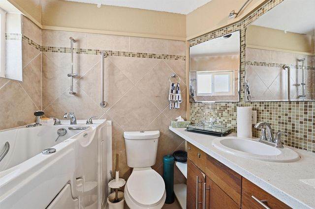 4513 NW 49th Street, Tamarac, FL 33319