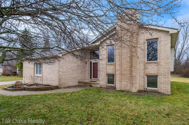 2411 Briar Creek Lane, Burton, MI 48509