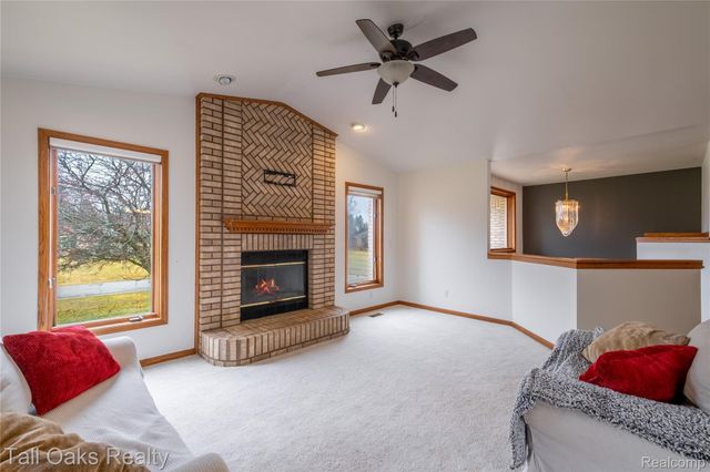 2411 Briar Creek Lane, Burton, MI 48509