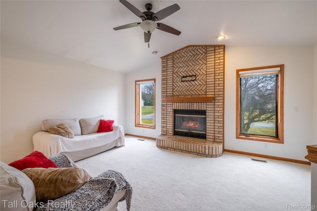 2411 Briar Creek Lane, Burton, MI 48509