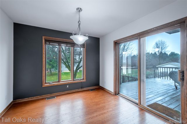 2411 Briar Creek Lane, Burton, MI 48509