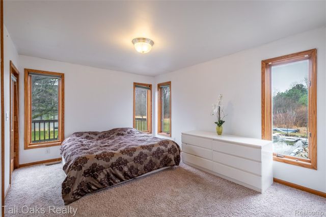 2411 Briar Creek Lane, Burton, MI 48509