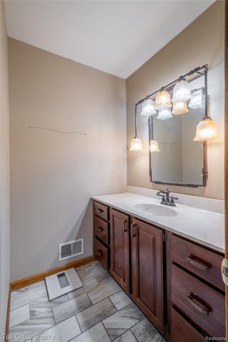 2411 Briar Creek Lane, Burton, MI 48509