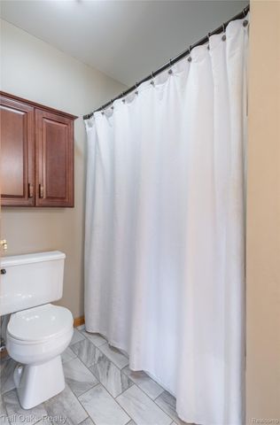 2411 Briar Creek Lane, Burton, MI 48509