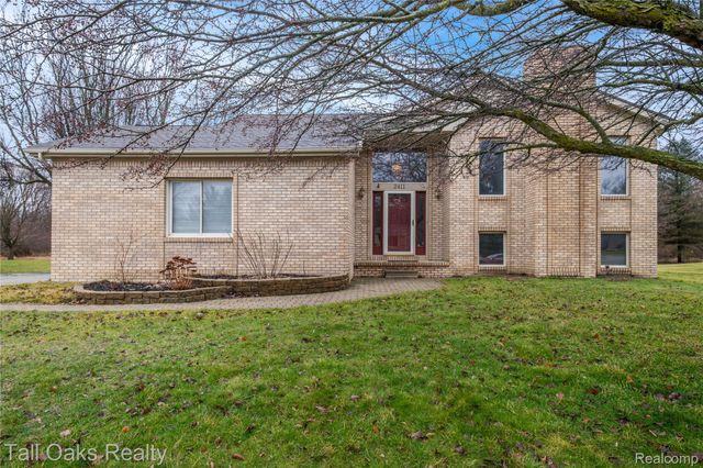 2411 Briar Creek Lane, Burton, MI 48509