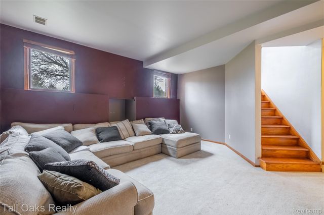 2411 Briar Creek Lane, Burton, MI 48509