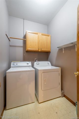 2411 Briar Creek Lane, Burton, MI 48509