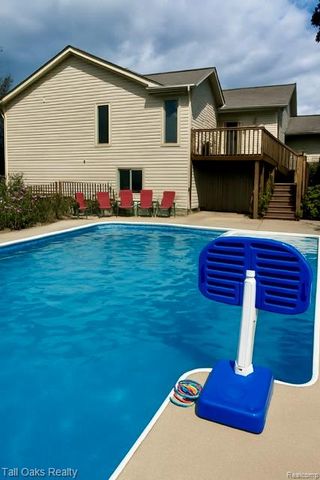 2411 Briar Creek Lane, Burton, MI 48509