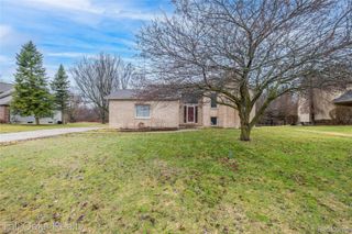 2411 Briar Creek Lane, Burton, MI 48509