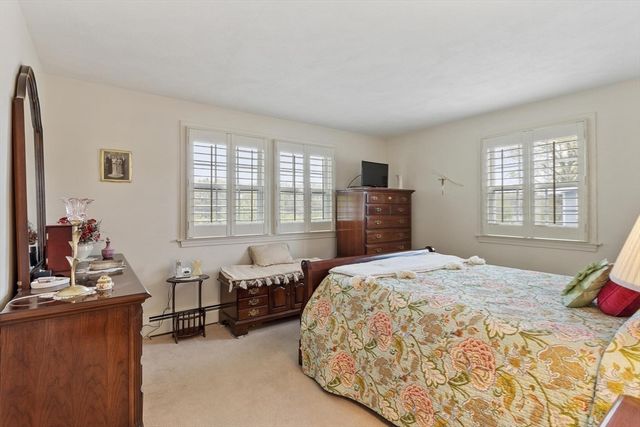 134 River Rd, Lowell, MA 01852