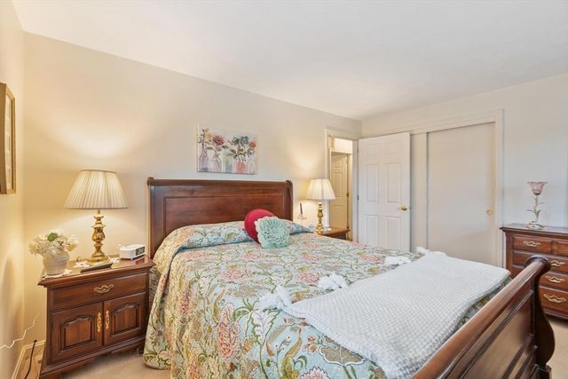 134 River Rd, Lowell, MA 01852