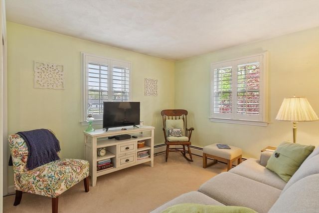 134 River Rd, Lowell, MA 01852