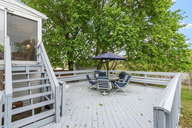 134 River Rd, Lowell, MA 01852