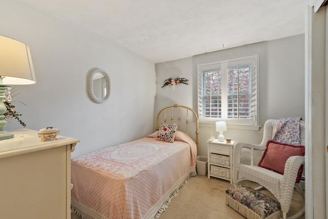 134 River Rd, Lowell, MA 01852