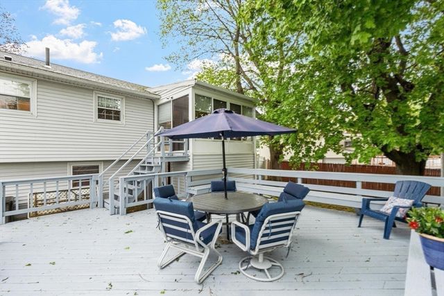 134 River Rd, Lowell, MA 01852