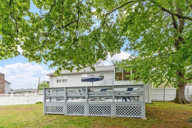 134 River Rd, Lowell, MA 01852