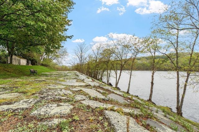 134 River Rd, Lowell, MA 01852